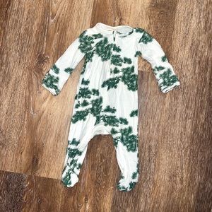 Bamboo zip footed onesie / pajamas